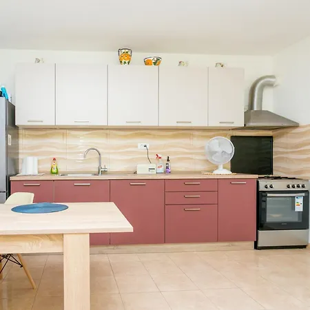With A Parking Space - 22293 Apartment Split