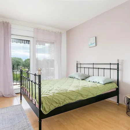 Apartman With Parking Space - 22293 *