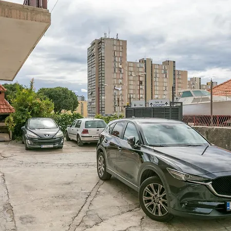 Apartman With Parking Space - 22293 *